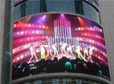 LED display case of a commercial building in Shenzhen